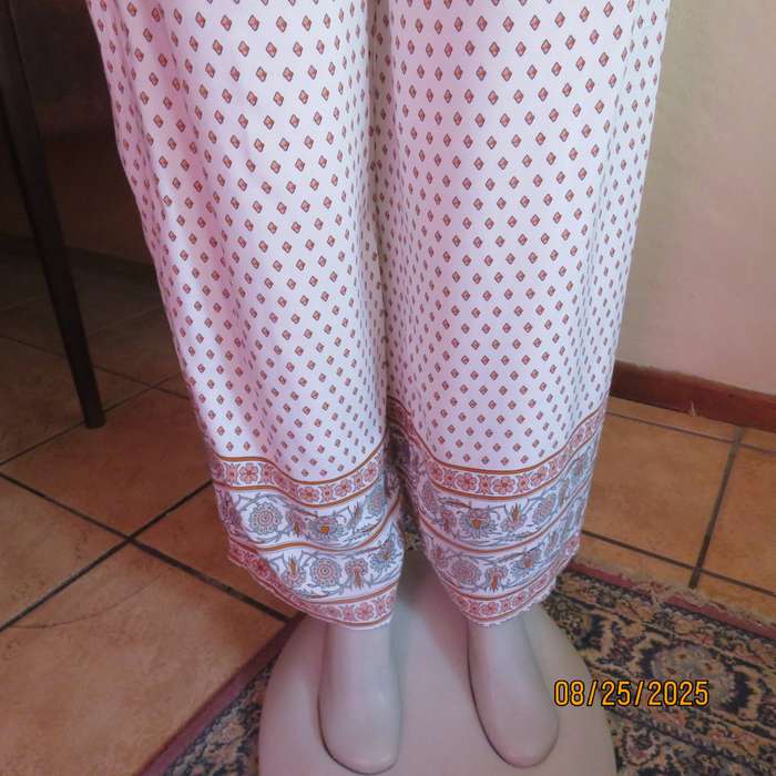 REAL Woman viscose wide legged cream pants with diamond pattern and border. Size 34