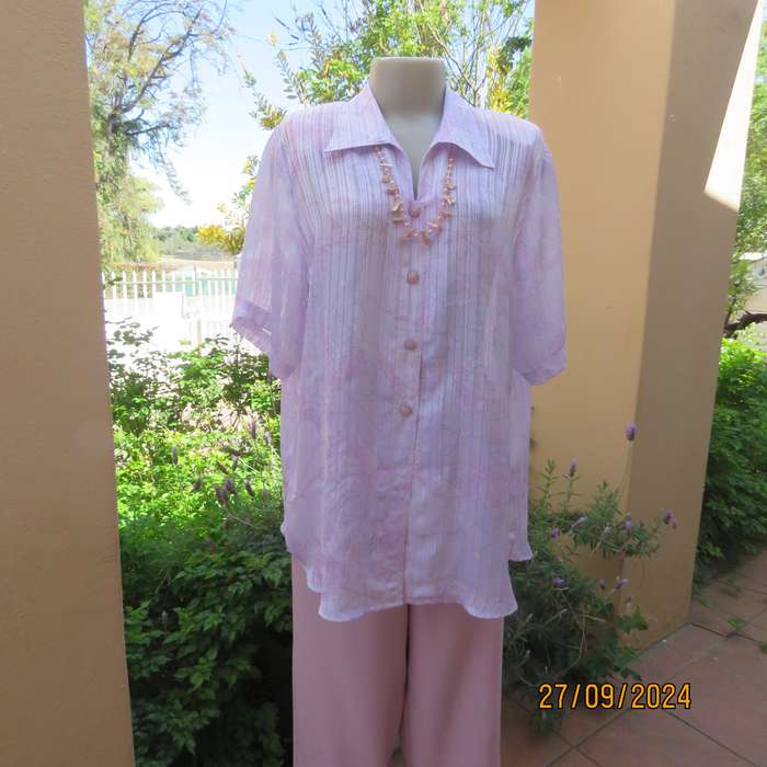 REFLEX opaque pale lavender striped-floral short sleeve top.Size 42. Button down. As new condition