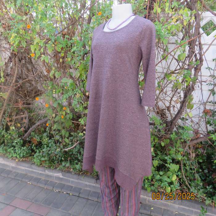 TRUWORTHS long warm stretch polyester peach-black mottled top. Size 30-32