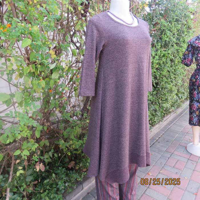 TRUWORTHS long warm stretch polyester peach-black mottled top. Size 30-32