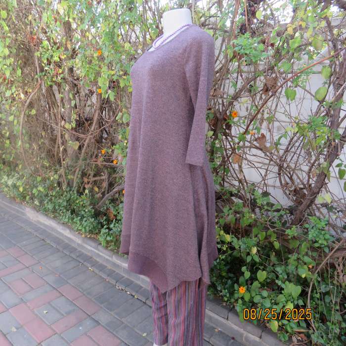 TRUWORTHS long warm stretch polyester peach-black mottled top. Size 30-32