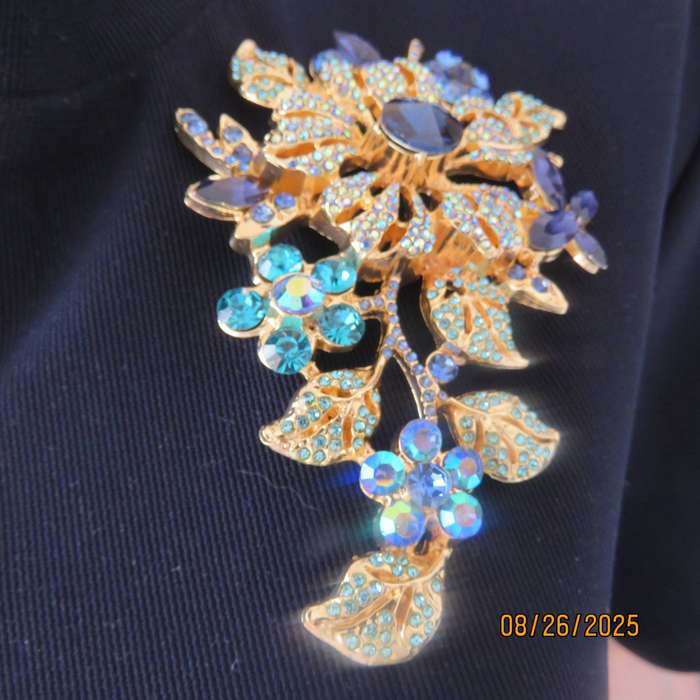 Blue stone on golden base very large brooch-decoration. 6 different stones. New