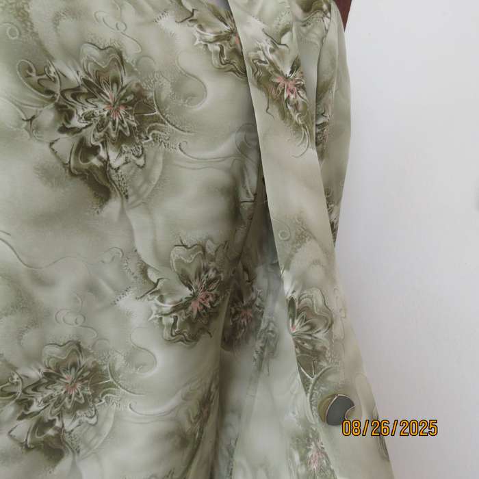 Pale green with green-pink floral print twinset in soft polyester. Size 37