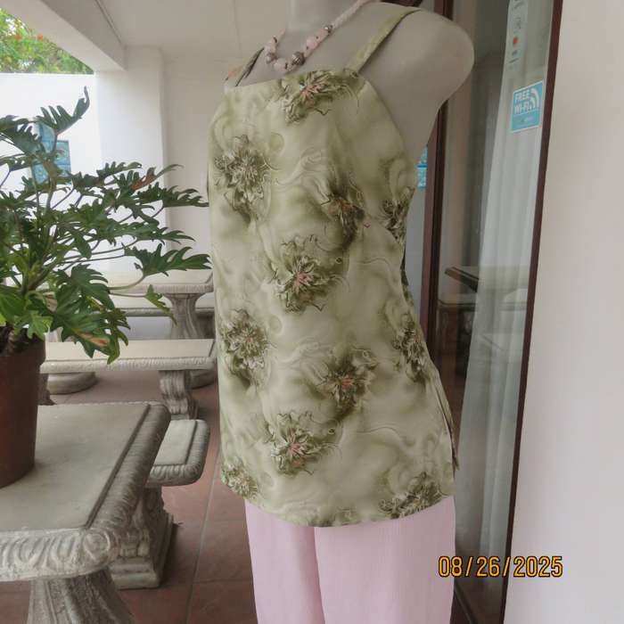 Pale green with green-pink floral print twinset in soft polyester. Size 37