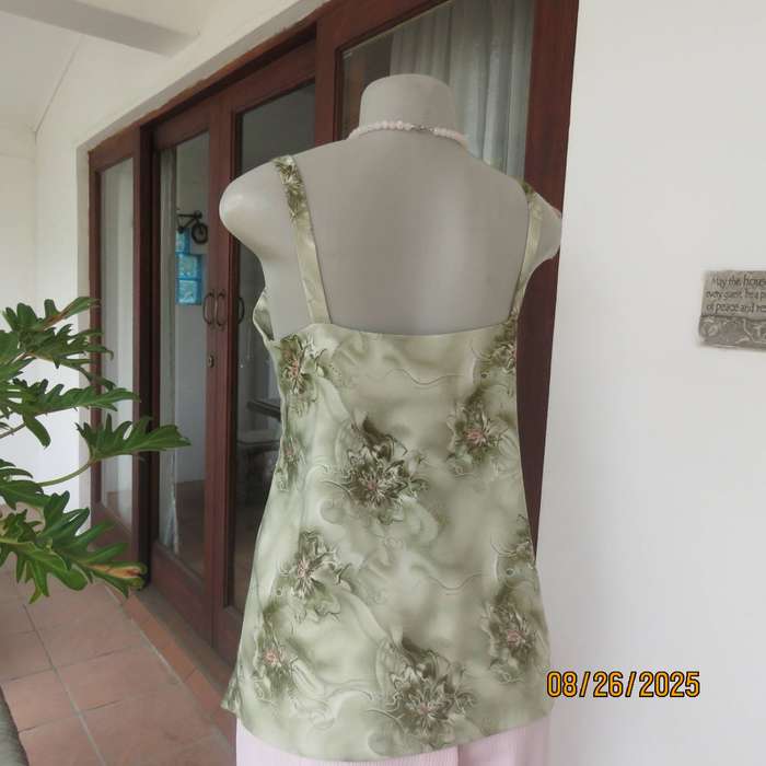 Pale green with green-pink floral print twinset in soft polyester. Size 37
