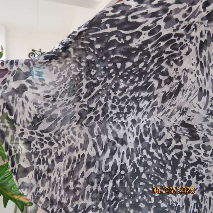 FASHION Express animal print black-white V cross over sheer polyester top size 42