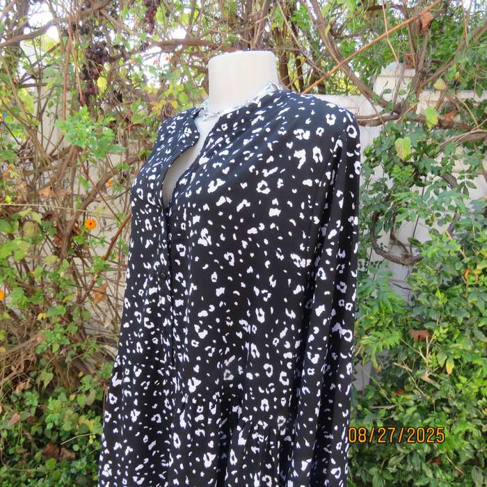 EXACT black-white tiered long sleeve polyester dress size 44-20