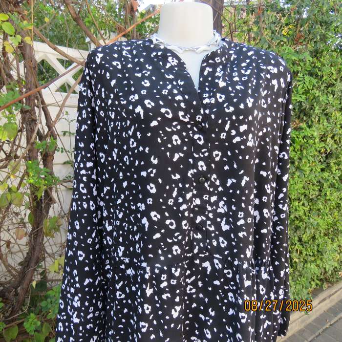 EXACT black-white tiered long sleeve polyester dress size 44-20