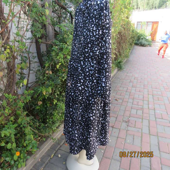 EXACT black-white tiered long sleeve polyester dress size 44-20