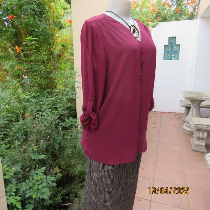 KELSO rosewood colour long sleeve sheer polyester slip over top size 36.
