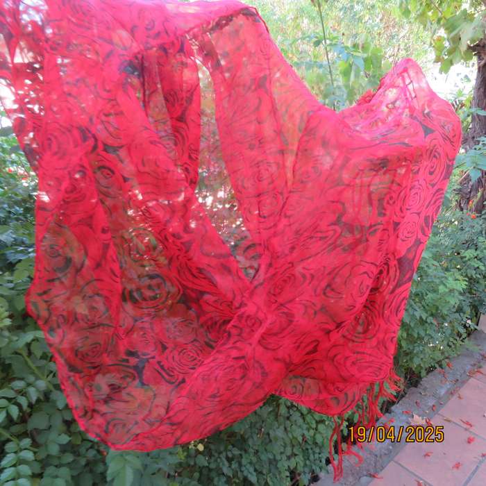 Beautiful red-black floral polyester fringed scarf size 150cm x 60cm. As new