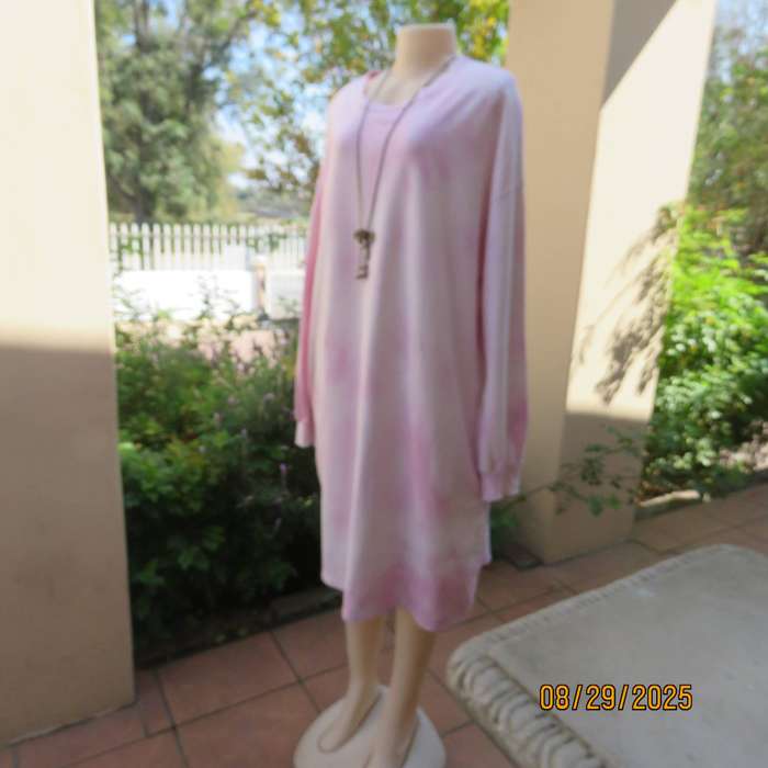 REAL Fresh white-pink marble pattern calf length long sleeve cotton top. Size 44