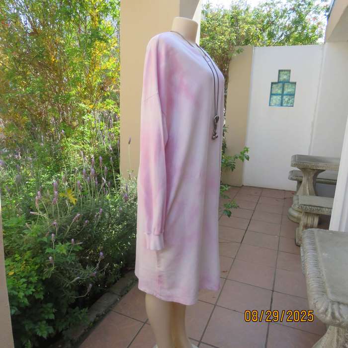 REAL Fresh white-pink marble pattern calf length long sleeve cotton top. Size 44