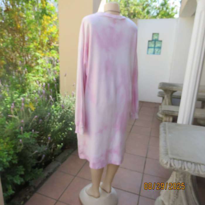 REAL Fresh white-pink marble pattern calf length long sleeve cotton top. Size 44