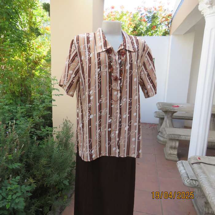 Classic short sleeve polyester vertical striped top in cream-brown-orange. Size 42