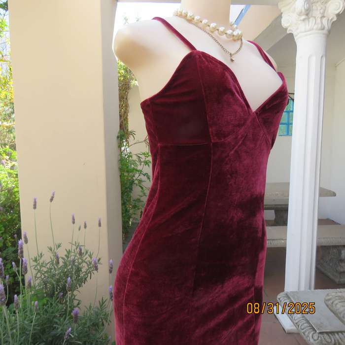Red plum strappy dress in stretch polyester velvet with V bustline. Size 34.