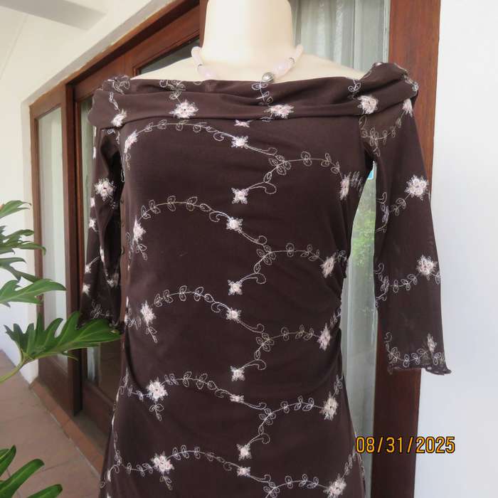 TRUWORTHS sheer brown embroidered lined size 32 dress. Fold over collar.