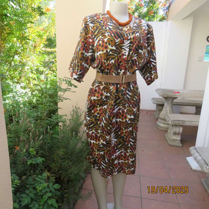 Vintage autumn colour cotton short sleeve dress with elasticated waist. Size 42.