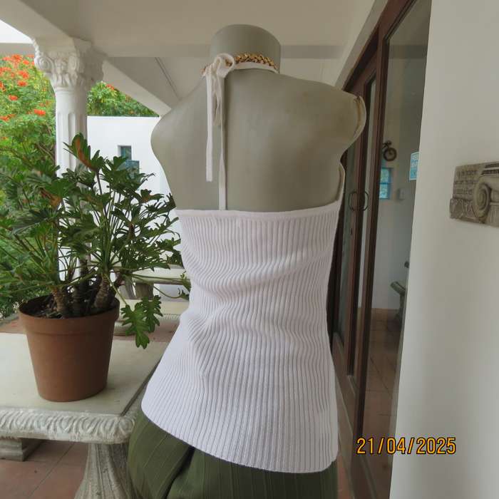 GEORGIO cream viscose knit halter neck top size 36. Ribbed back.