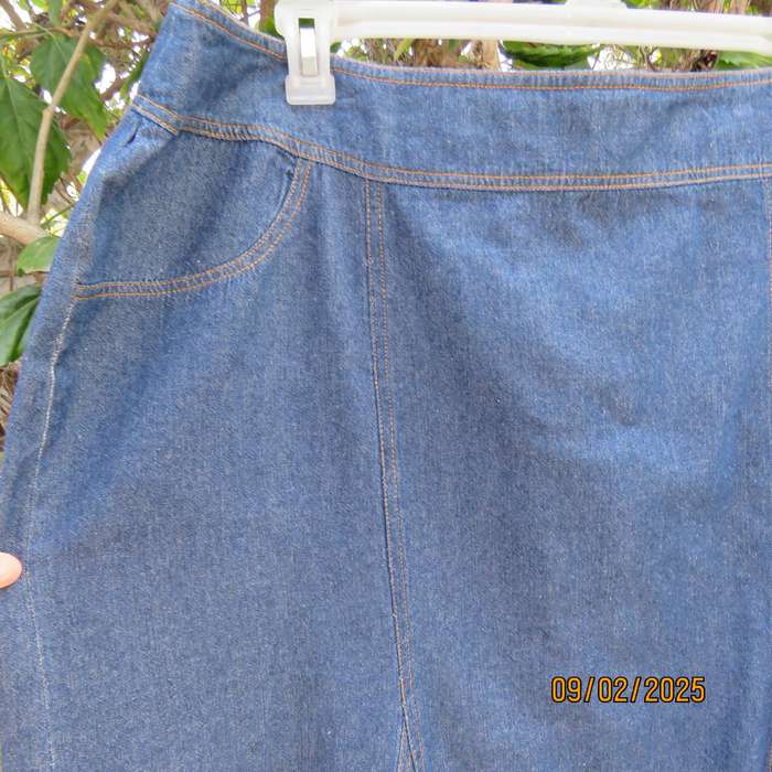 Blue denim gored jean paneled cotton skirt size 46.
