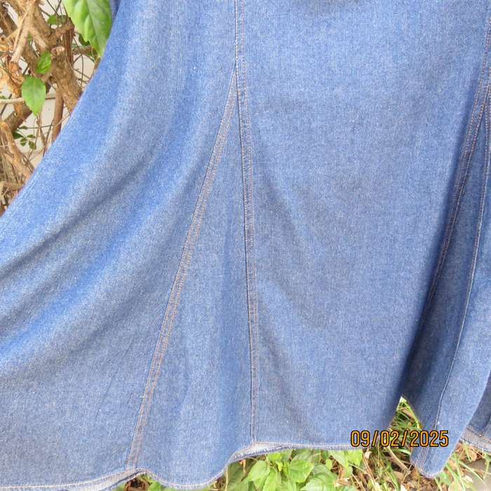 Blue denim gored jean paneled cotton skirt size 46.