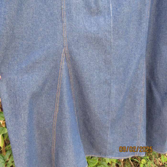 Blue denim gored jean paneled cotton skirt size 46.