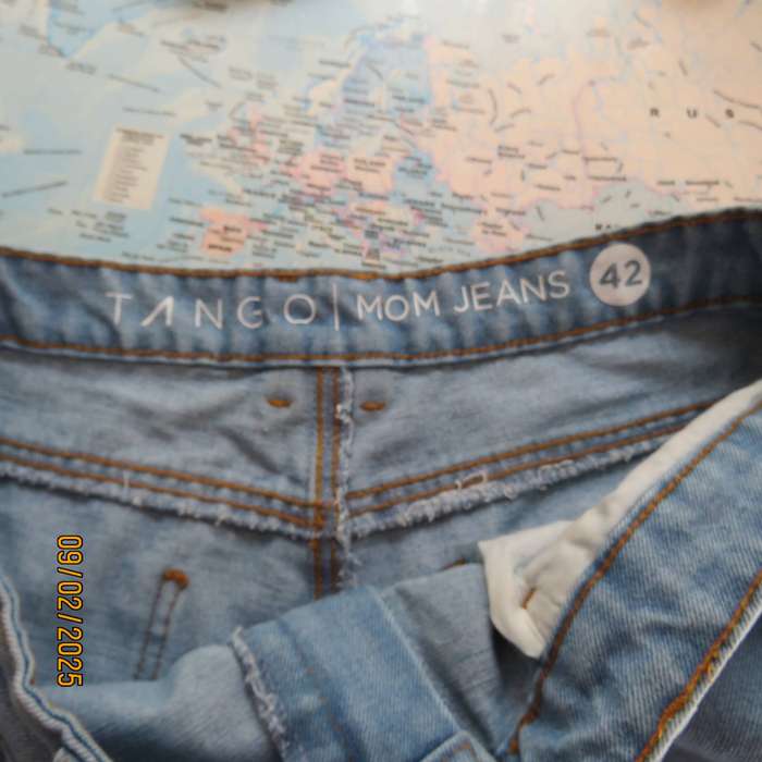 Light blue polycotton denim Mom jeans size 42. No stretch.