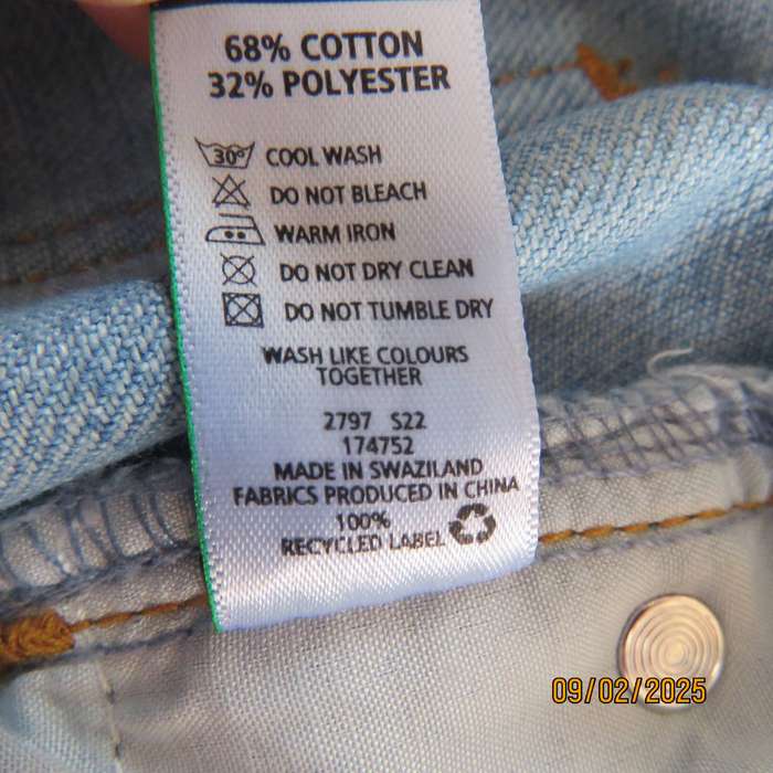 Light blue polycotton denim Mom jeans size 42. No stretch.