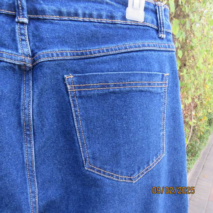MILADY'S blue denim jeans with stretch size 40 to 42. Tapered legs.