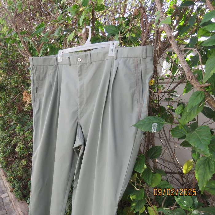 STERLING moss green original outdoor pants with front pleats. Size 52