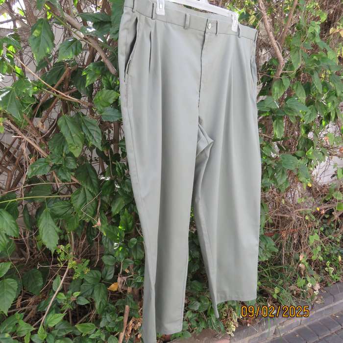 STERLING moss green original outdoor pants with front pleats. Size 52