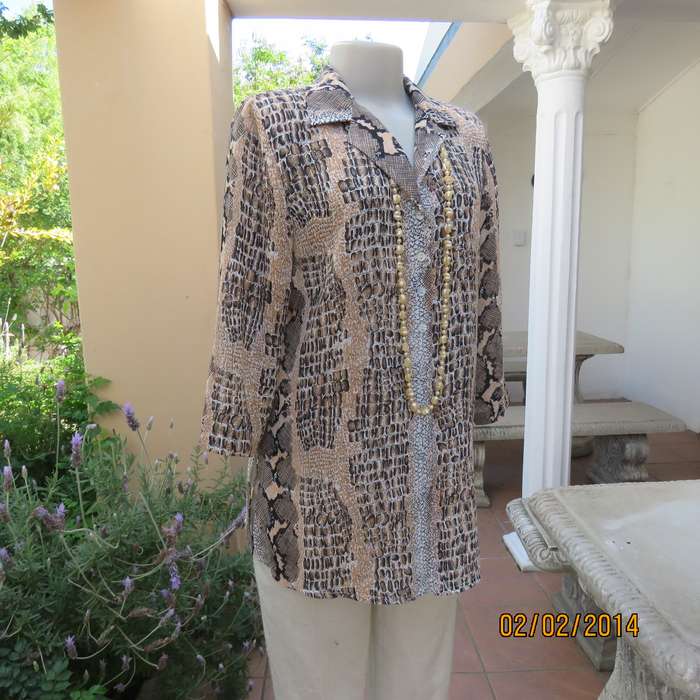 Elegant animal print polyester top size 36. Beige-peach and black. Bracelet length sleeves. As new