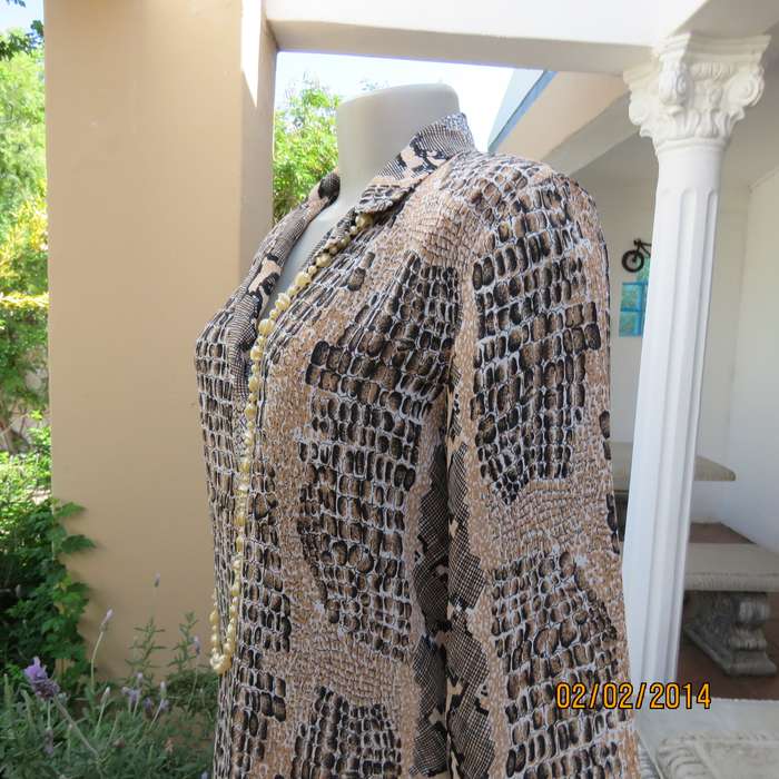Elegant animal print polyester top size 36. Beige-peach and black. Bracelet length sleeves. As new