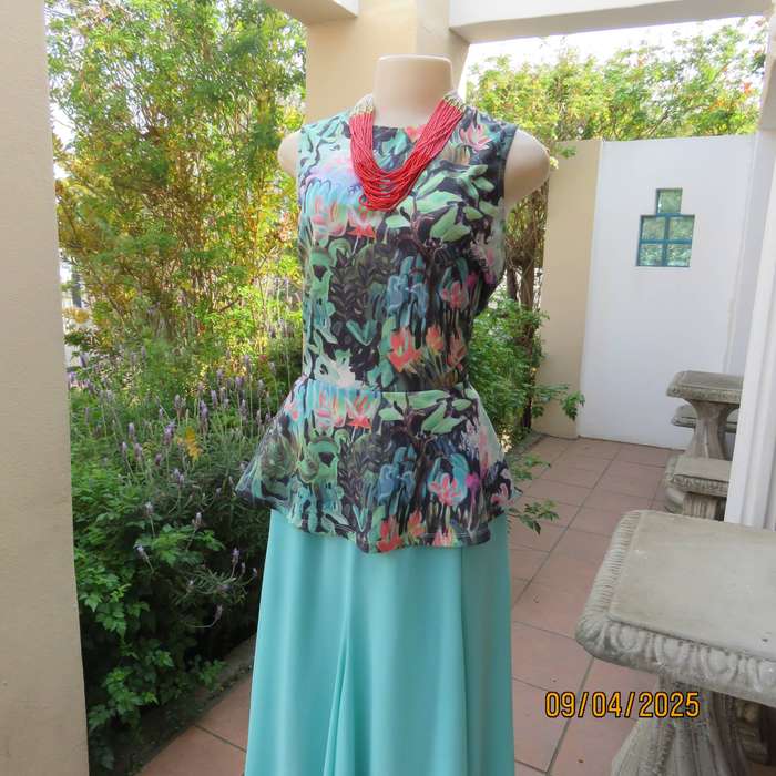 H&M slip over cheerful floral printed sleeves polyester stretch peplum top. Size 38