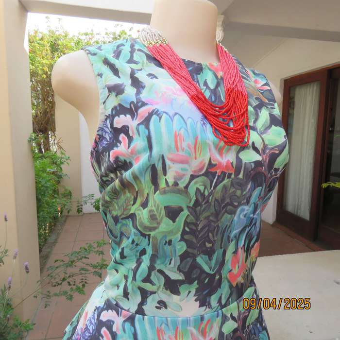 H&M slip over cheerful floral printed sleeves polyester stretch peplum top. Size 38