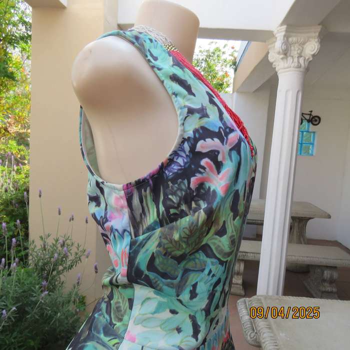 H&M slip over cheerful floral printed sleeves polyester stretch peplum top. Size 38