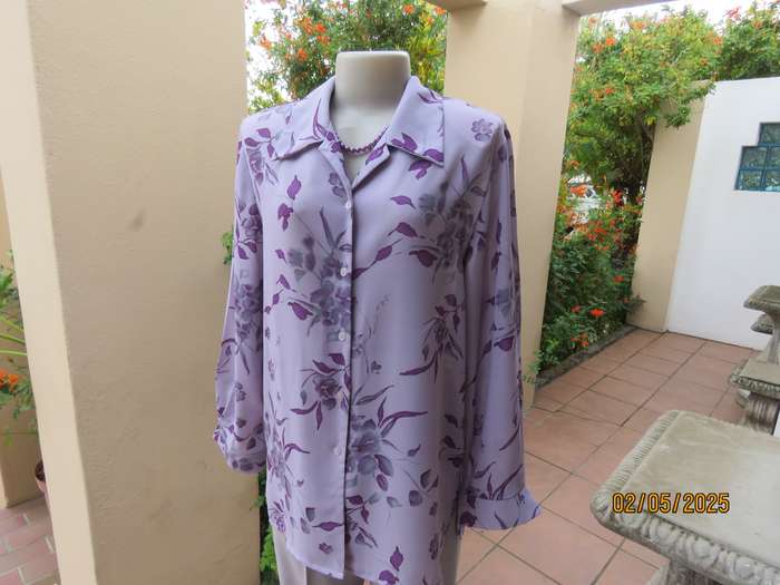 BY DESIGN pale lilac long cuffed sleeve top with violet-grey flowers. Size 36.
