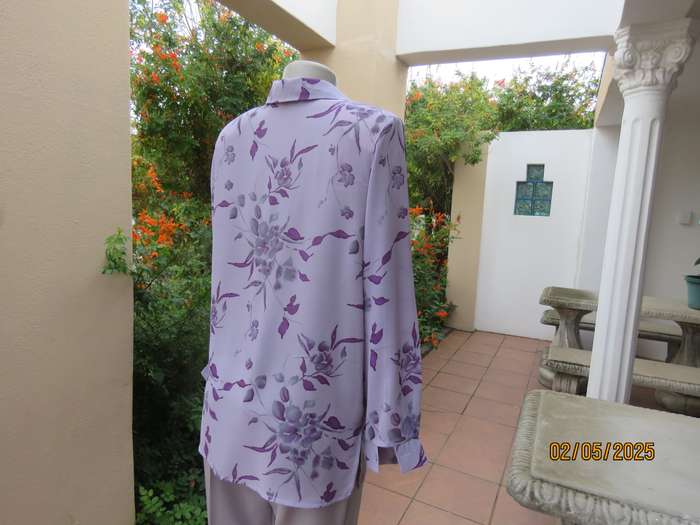 BY DESIGN pale lilac long cuffed sleeve top with violet-grey flowers. Size 36.