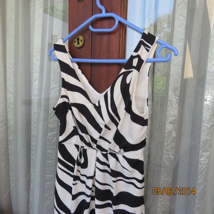 Fabulous black-white animal print stretch polyester XS dress.Size 28.Two layers. Pleats in waist.RT.