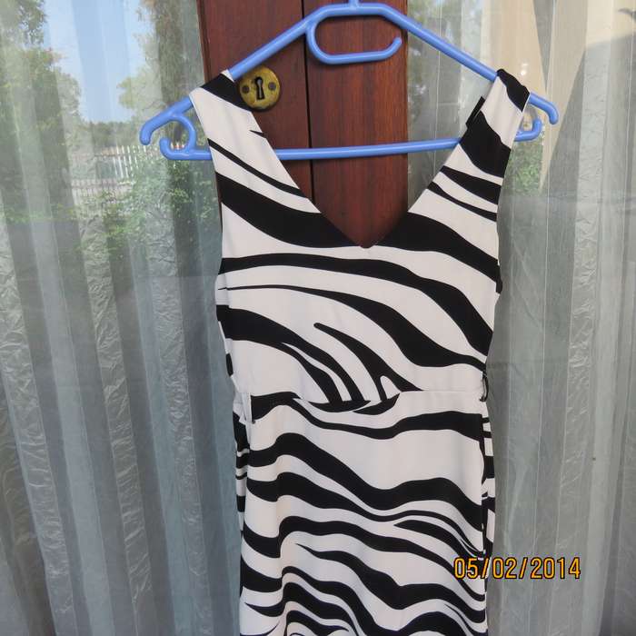 Fabulous black-white animal print stretch polyester XS dress.Size 28.Two layers. Pleats in waist.RT.