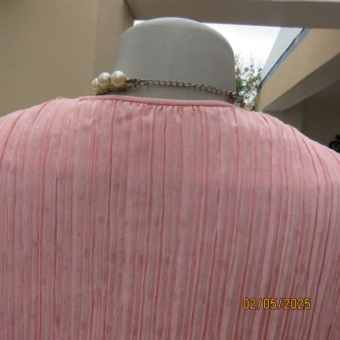 RUTH REED luxury permanent pleated polyester embossed size 38 top.