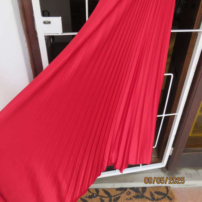 TRUWORTHS Glamour race red silky stretch polyester maxi evening dress. Size 28 to 30.
