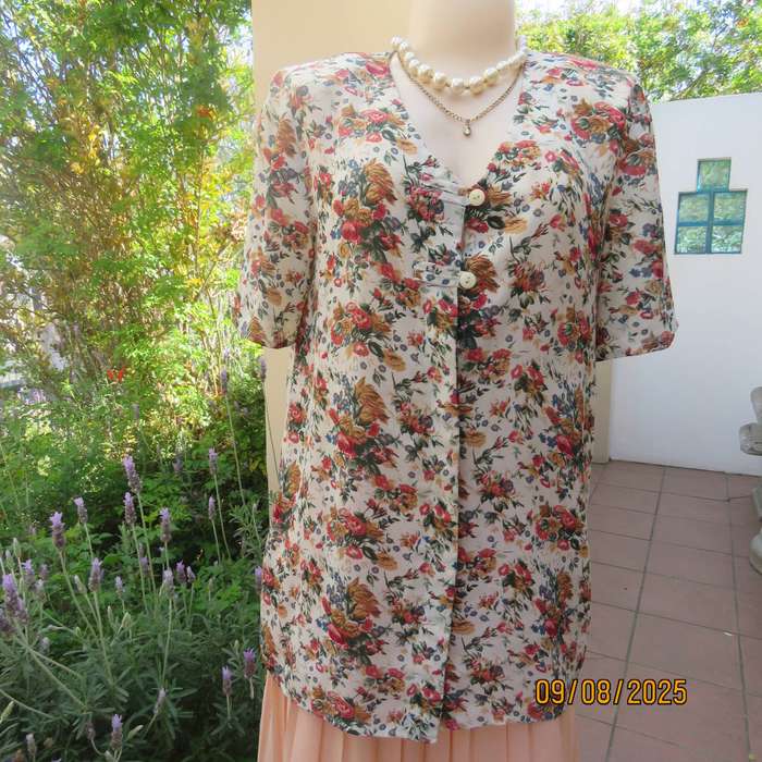 TOPICS cream silky polyester top with floral posies and short sleeves. Size 34-36