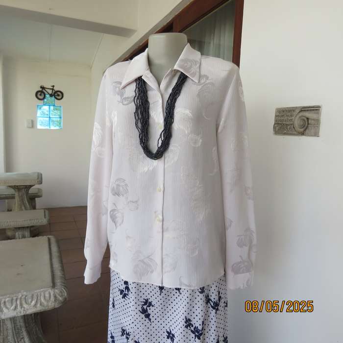 WOOLWORTHS white crinkled leaf embossed long sleeve top in size 38.