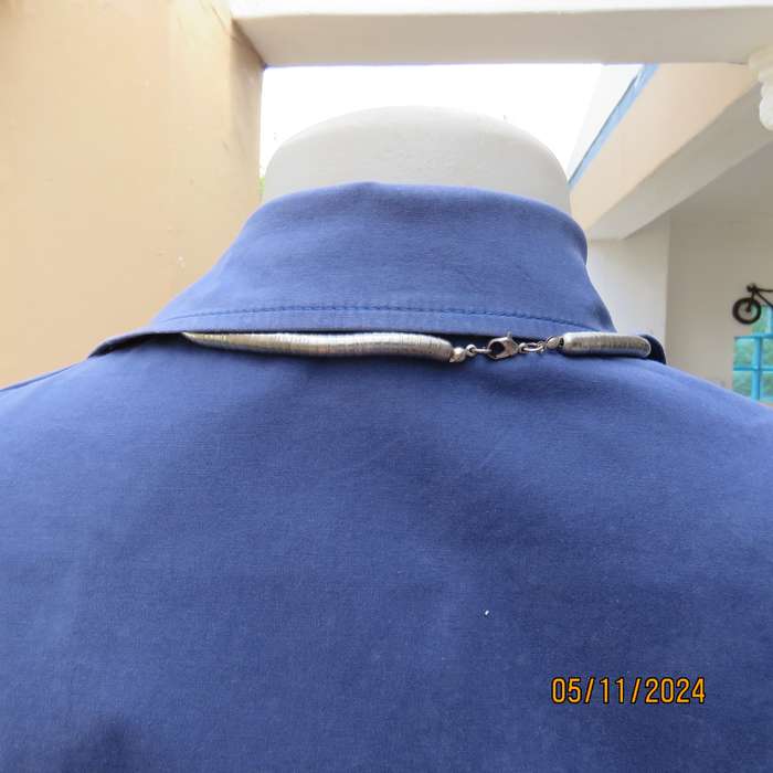 TOPICS stretch cotton tailored cobalt blue top size 34.Hidden button down.Shirt collar.Elbow sleeves