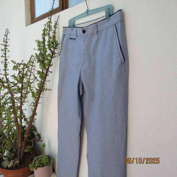 OAKRIDGE men's blue-white fine striped straight legged cotton size 34 pants.