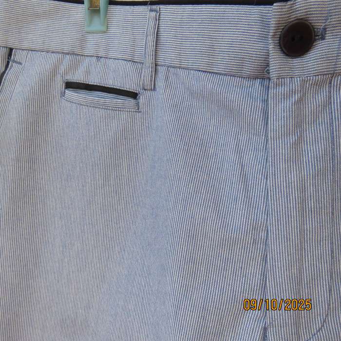 OAKRIDGE men's blue-white fine striped straight legged cotton size 34 pants.