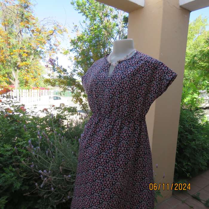 Cool maternity empire style dress in poly-rayon blend.Navy with white-pink flowers.Size 32-34.As new