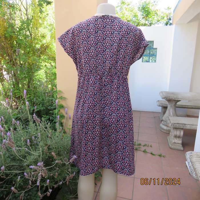 Cool maternity empire style dress in poly-rayon blend.Navy with white-pink flowers.Size 32-34.As new