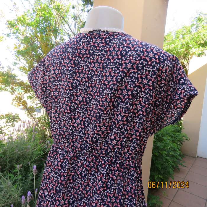 Cool maternity empire style dress in poly-rayon blend.Navy with white-pink flowers.Size 32-34.As new